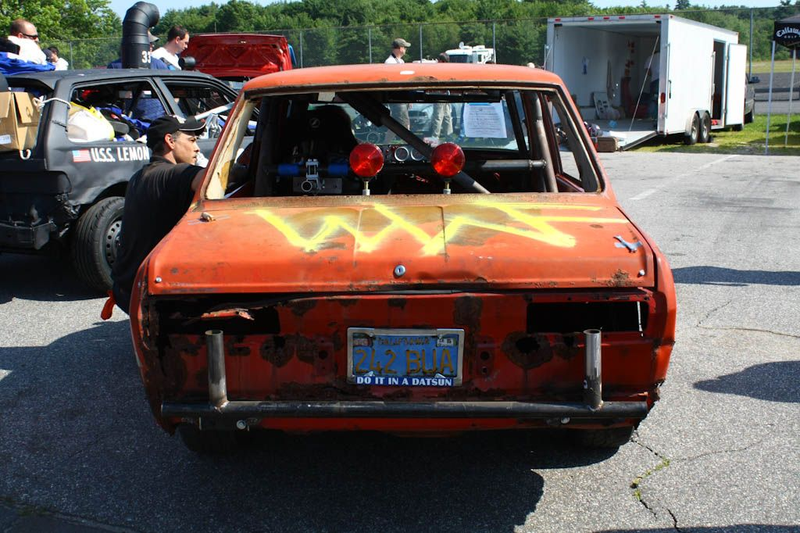 Illustration for article titled The 24 Hours Of LeMons New England 2009 Über Gallery, Part 1